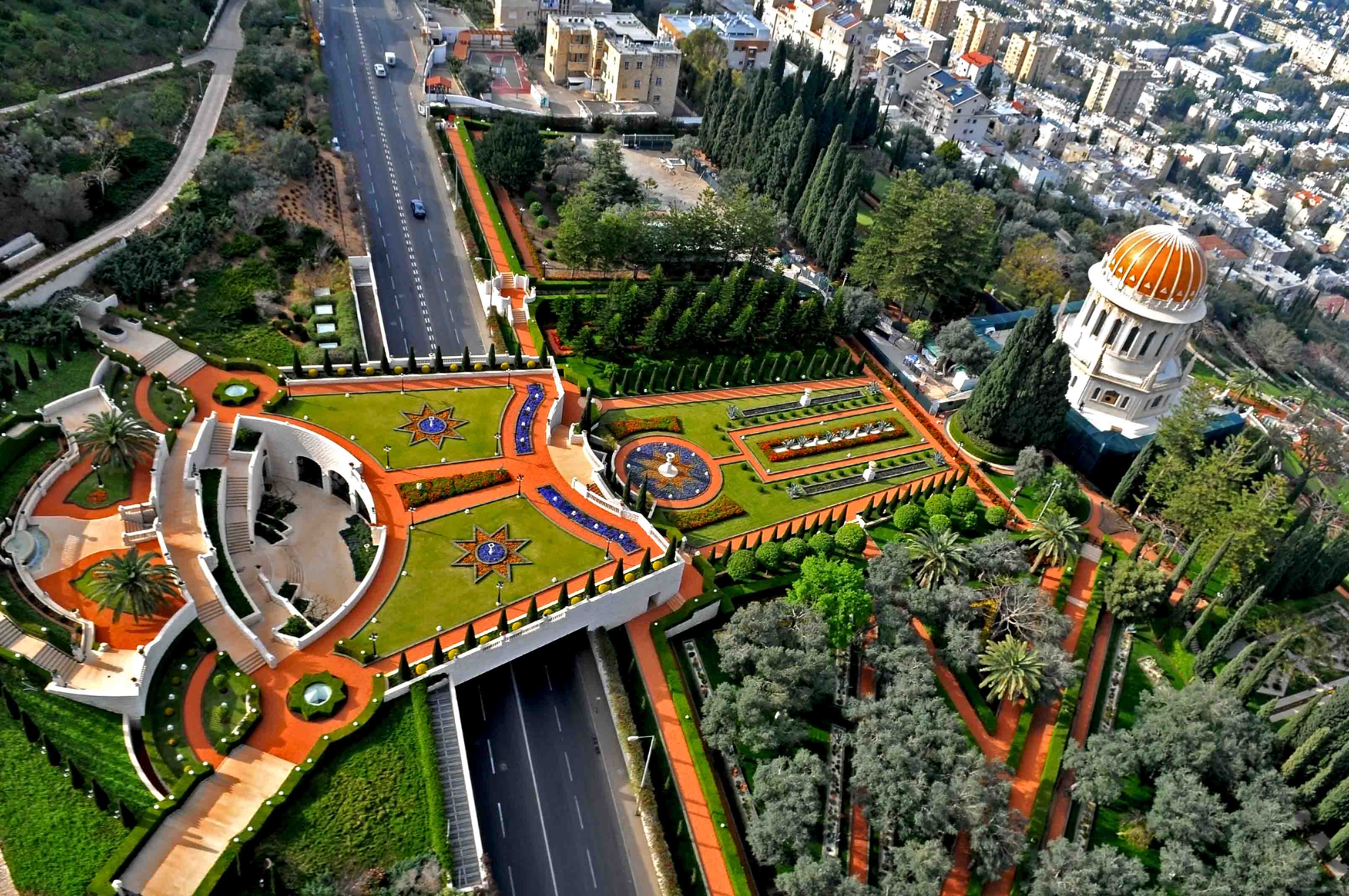 Santuario del Báb en el Monte Carmelo, Haifa (Israel), con los jardines aterrazados.